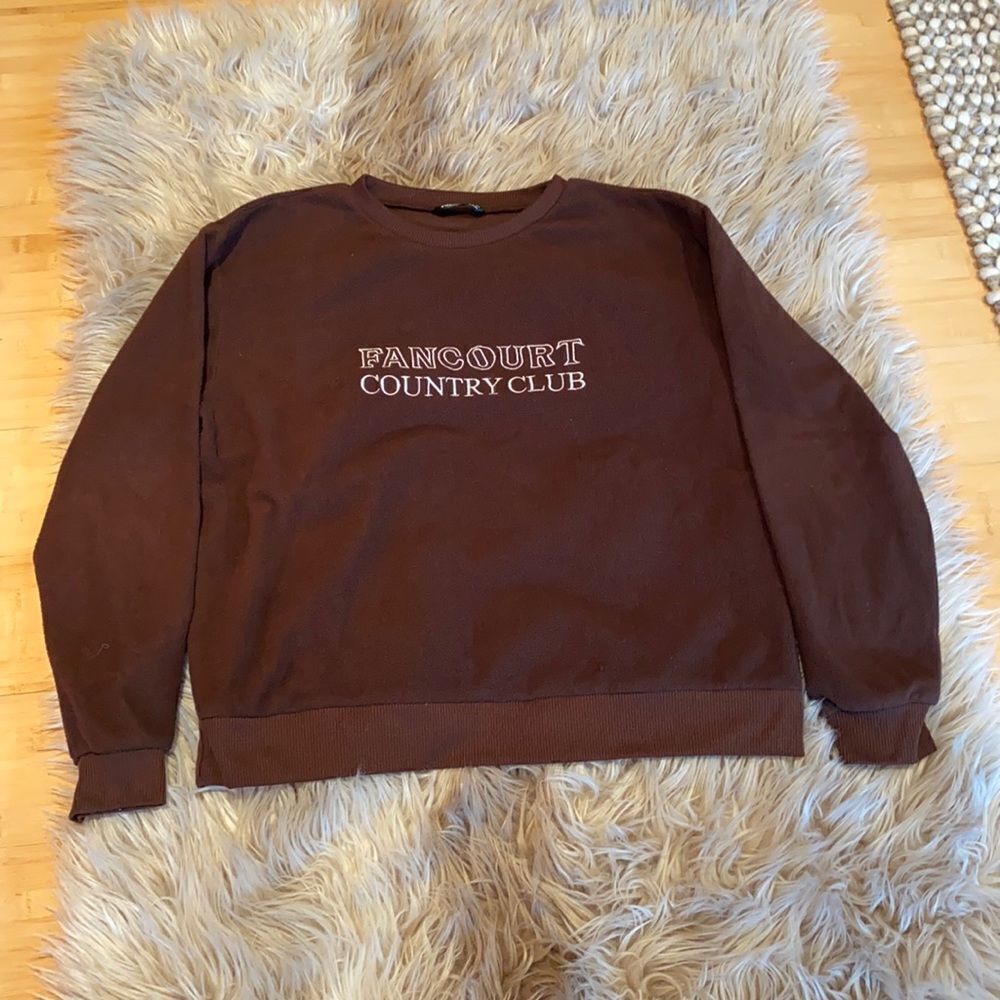 She in pullover sweatshirt
